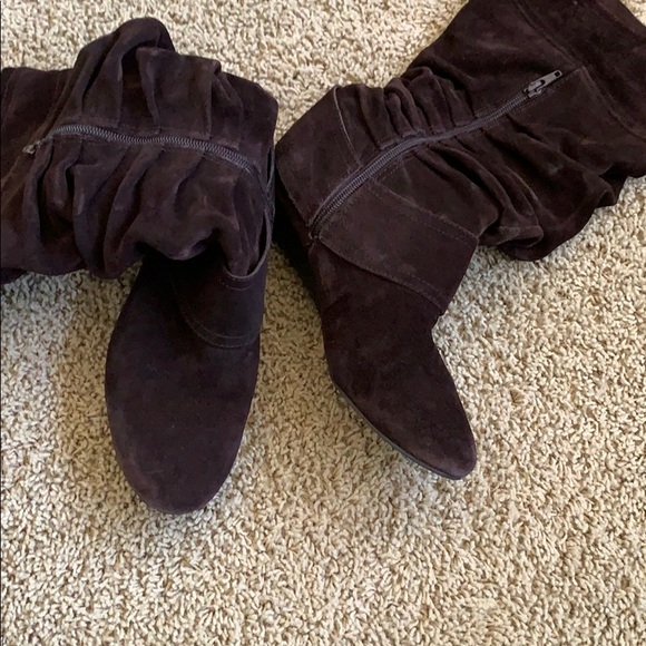 Brown suede boots - Picture 4 of 5